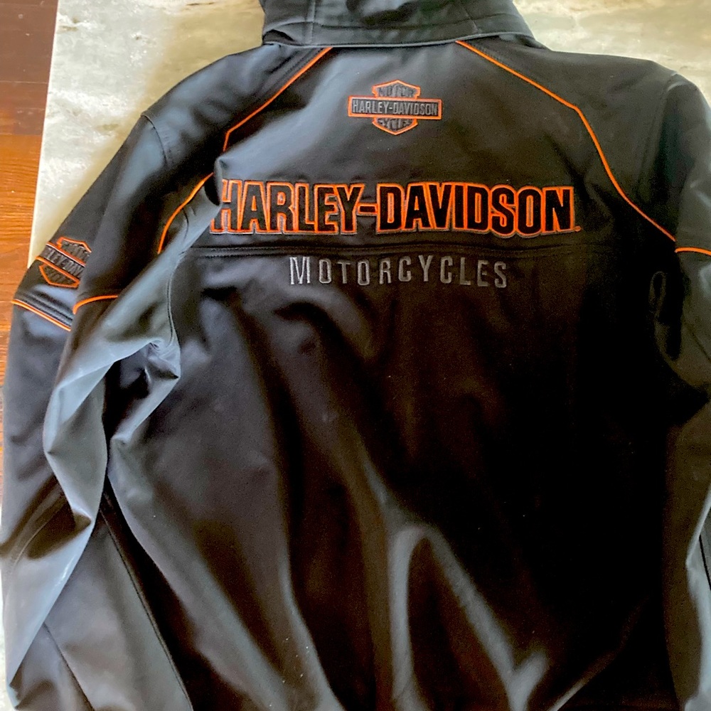 Men’s Harley Davidson jacket- great condition.